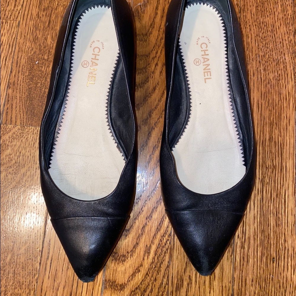 Chanel flats 🍸 SOLD